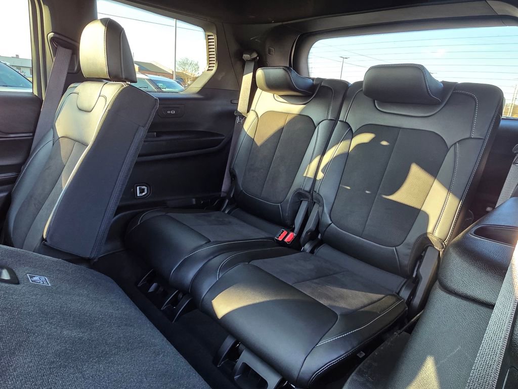 Used 2024 Jeep Grand Cherokee L Altitude image 31