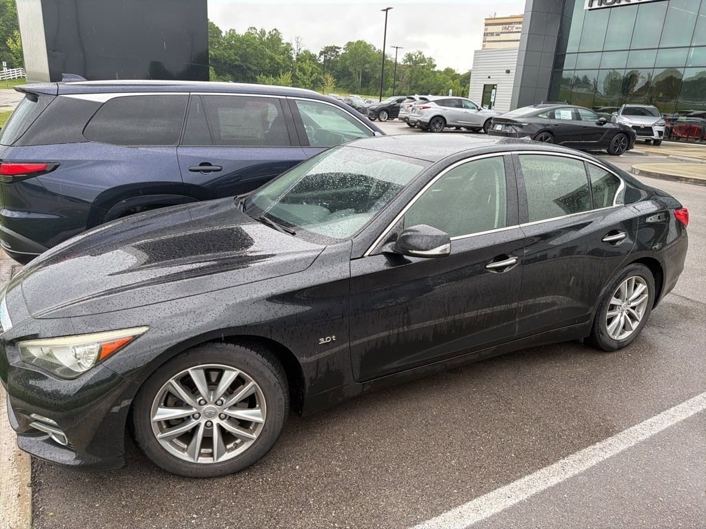 Used 2017 INFINITI Q50 3.0t Premium w/ 3.0T Premium Plus Package AWD/4WD image 4