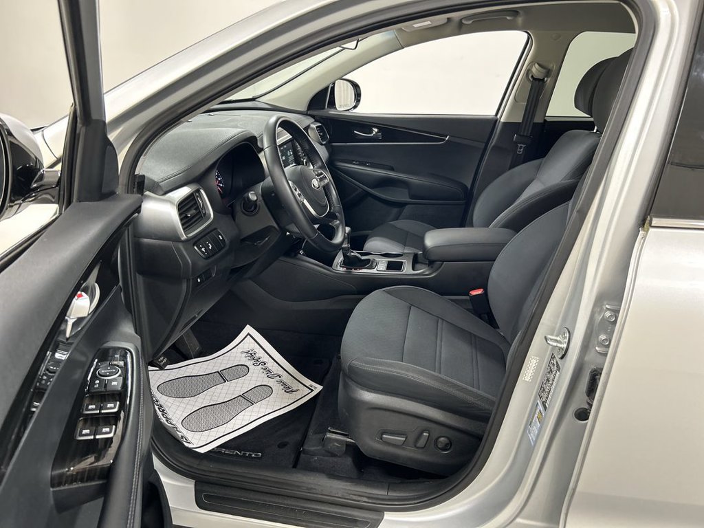 Used 2020 Kia Sorento LX w/ LX I4 Convenience Package AWD/4WD image 9