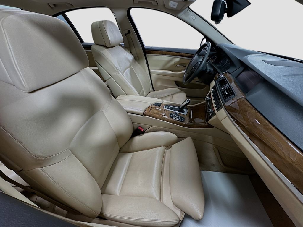 Used 2013 BMW 528i xDrive Sedan image 28