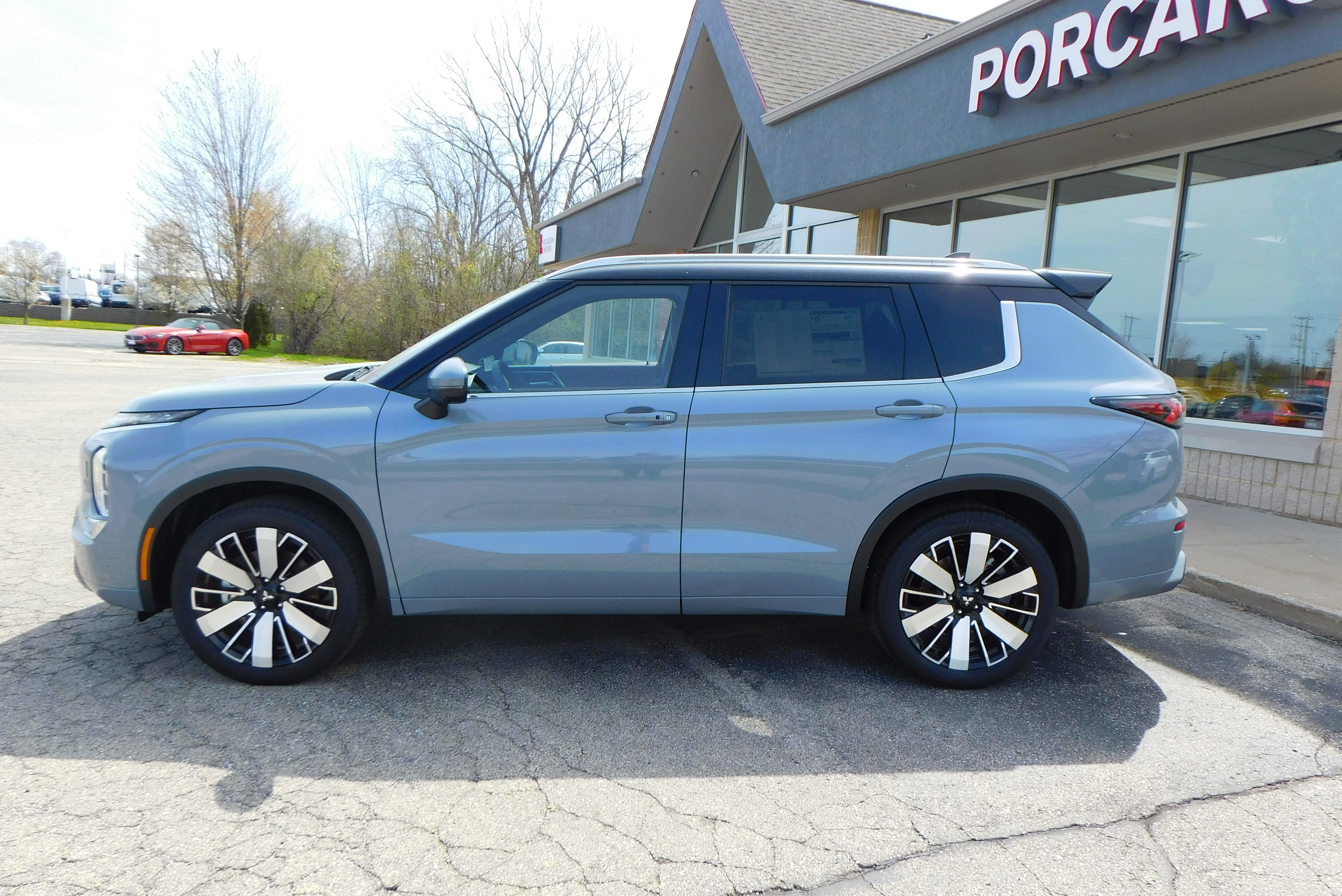 Used 2025 Mitsubishi Outlander SEL image 2