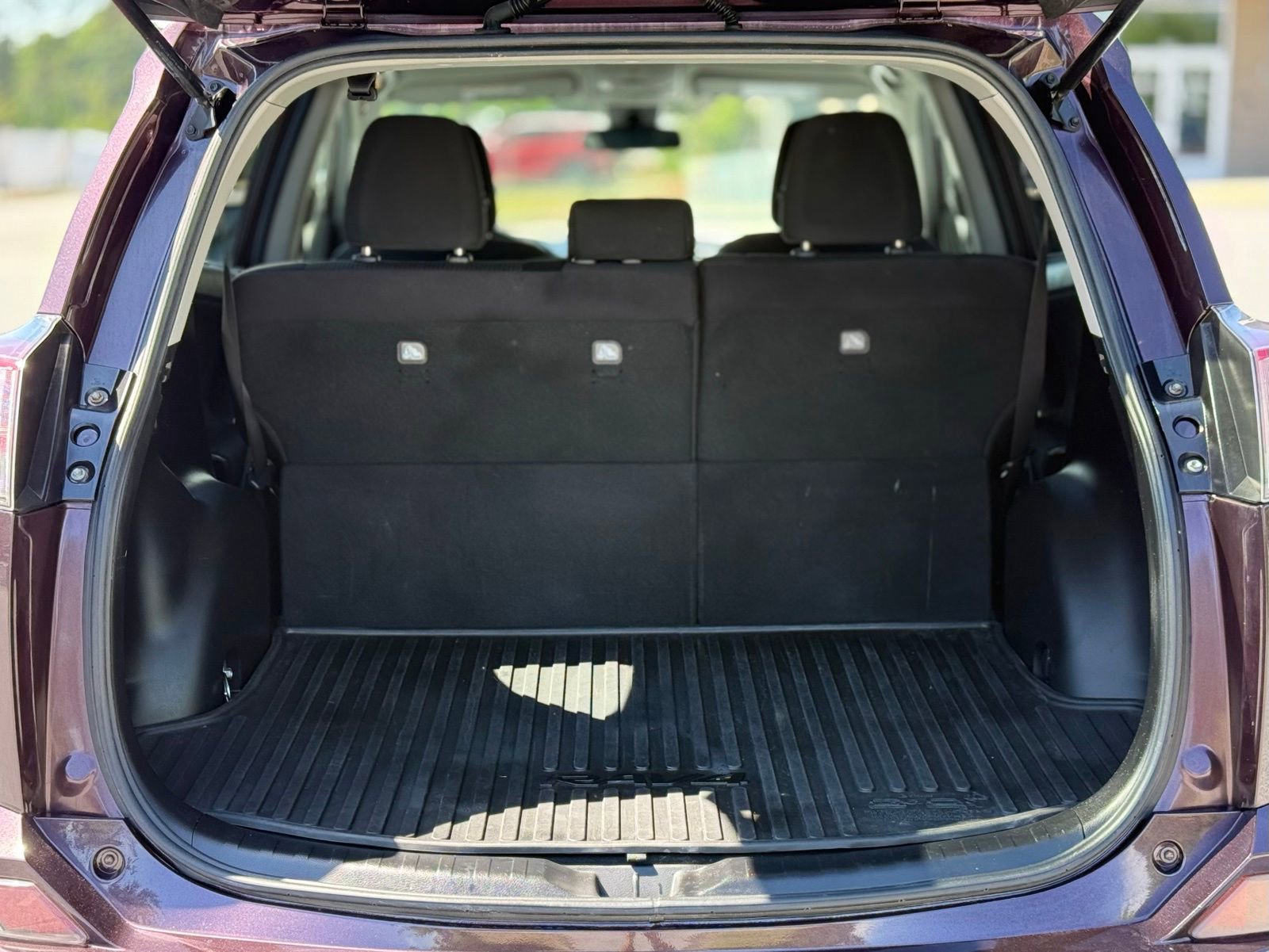 Used 2018 Toyota RAV4 LE w/ All Weather Liner Package FWD image 49