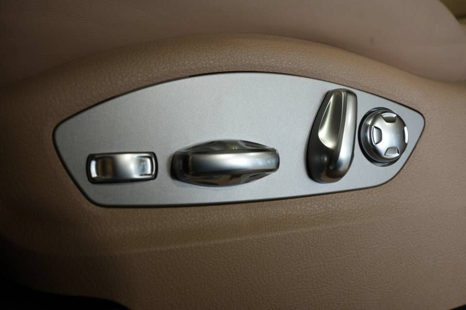 Certified 2026 Porsche Macan AWD/4WD image 33