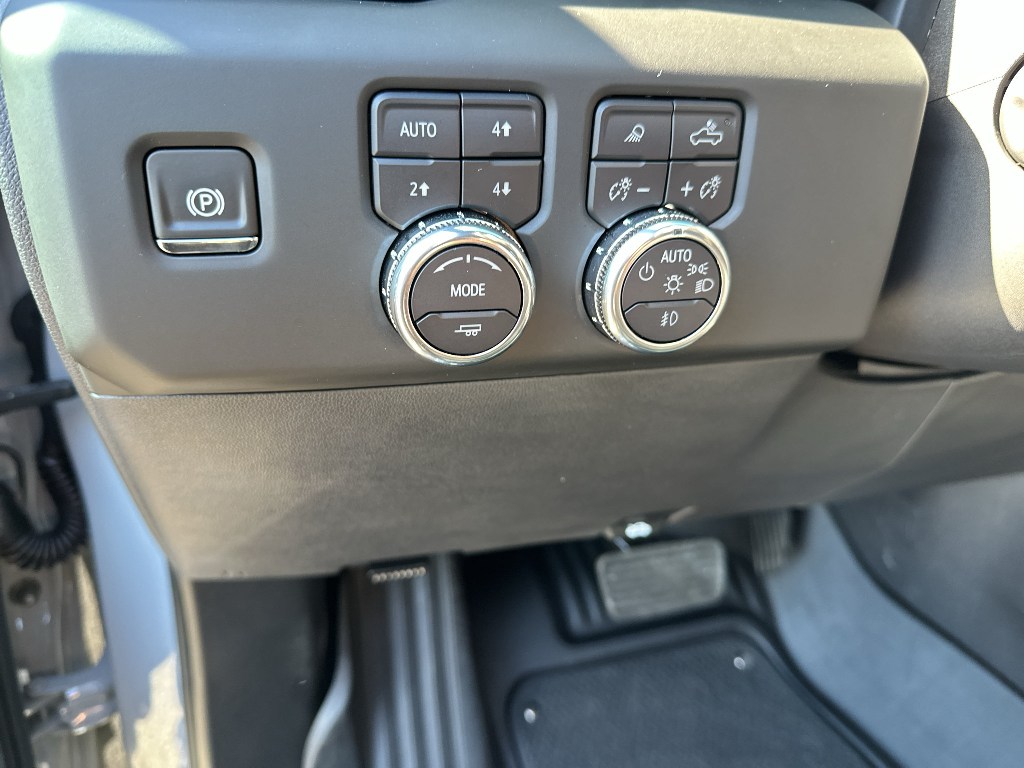 Used 2025 GMC Sierra 1500 AT4 w/ AT4 Premium Package AWD/4WD image 16