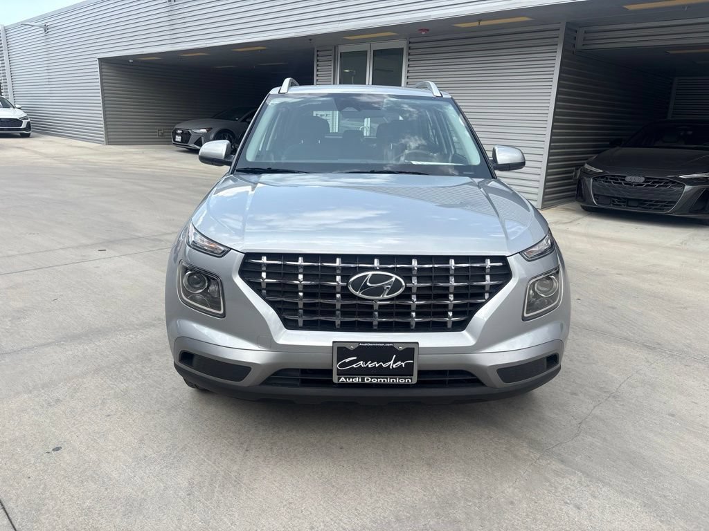 Used 2025 Hyundai Venue SEL FWD image 2