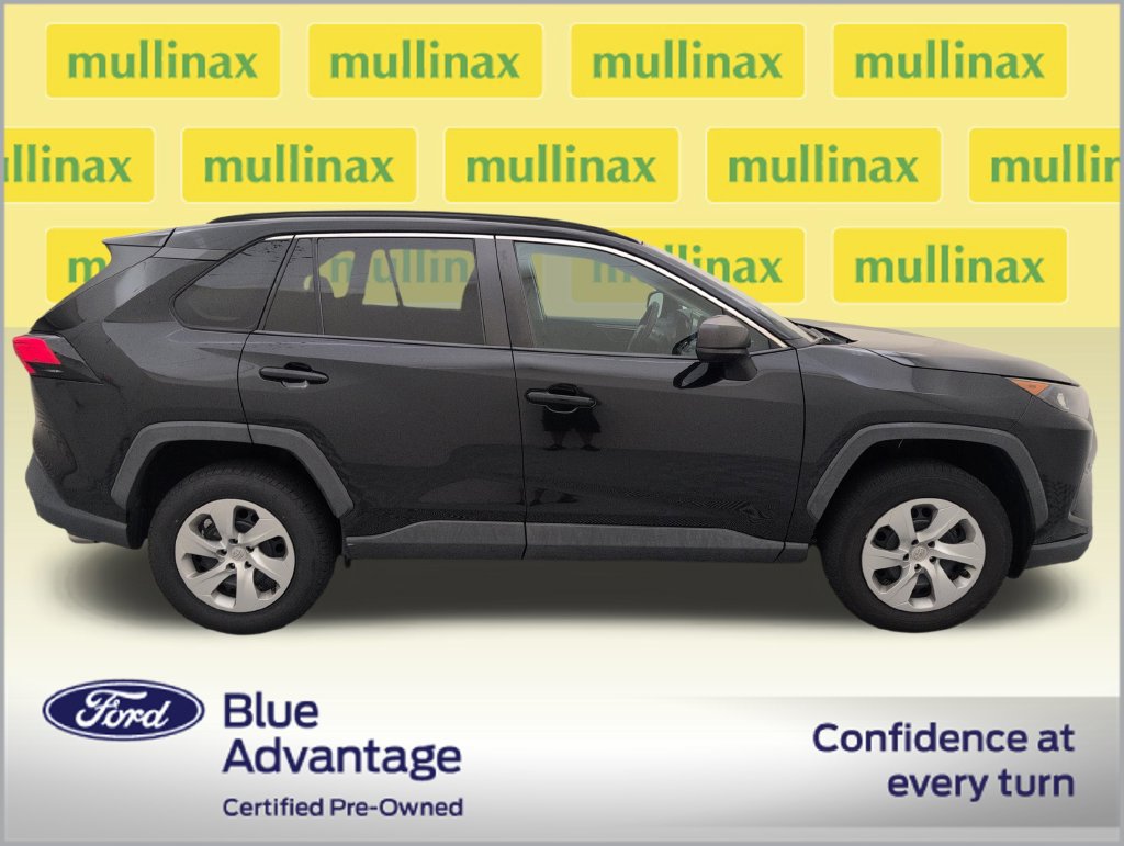 Used 2020 Toyota RAV4 LE FWD image 2
