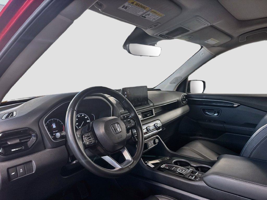 Used 2025 Honda Pilot Touring image 9