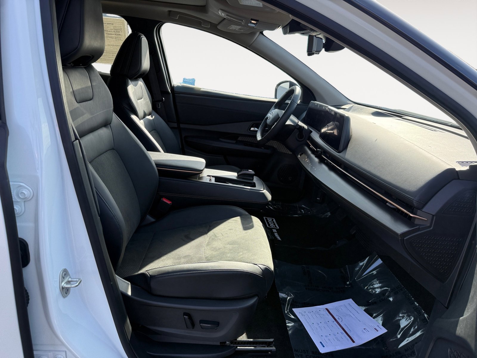 Used 2025 Nissan Ariya AWD image 19