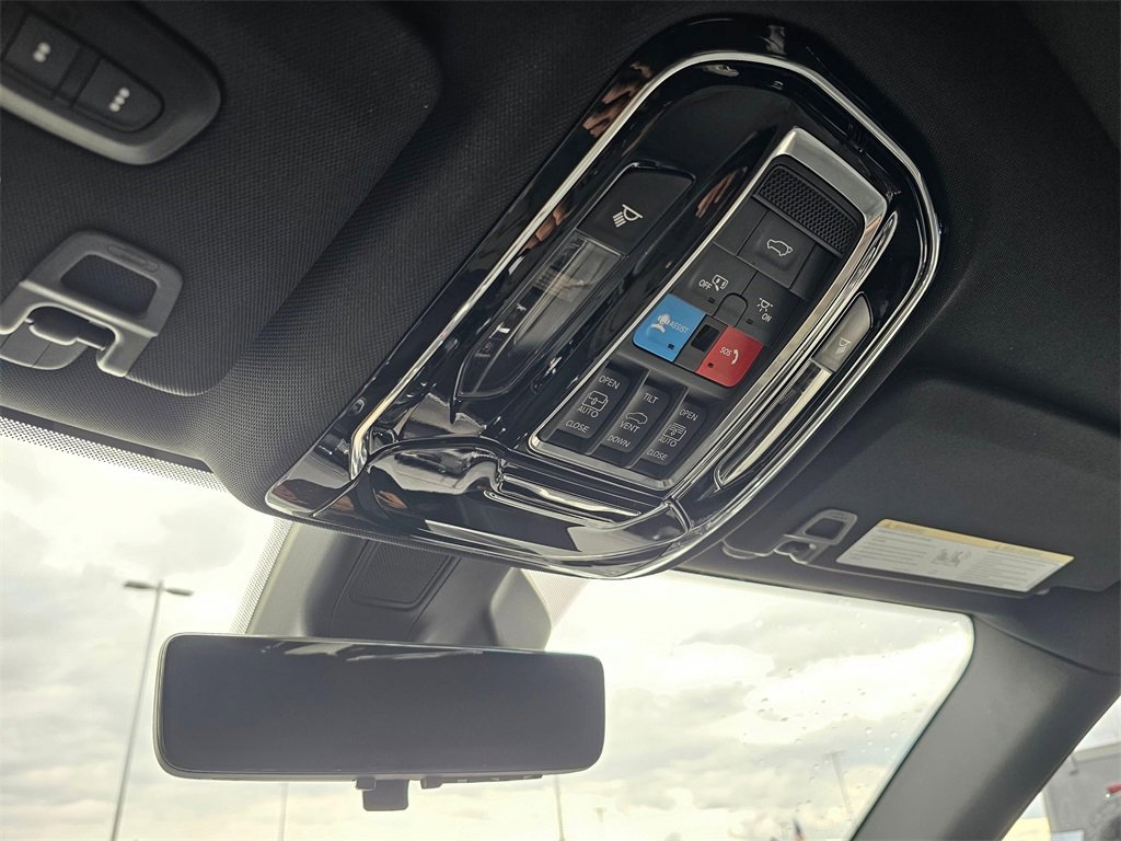 New 2023 Jeep Grand Cherokee Overland w/ Advanced Protech Group III image 24