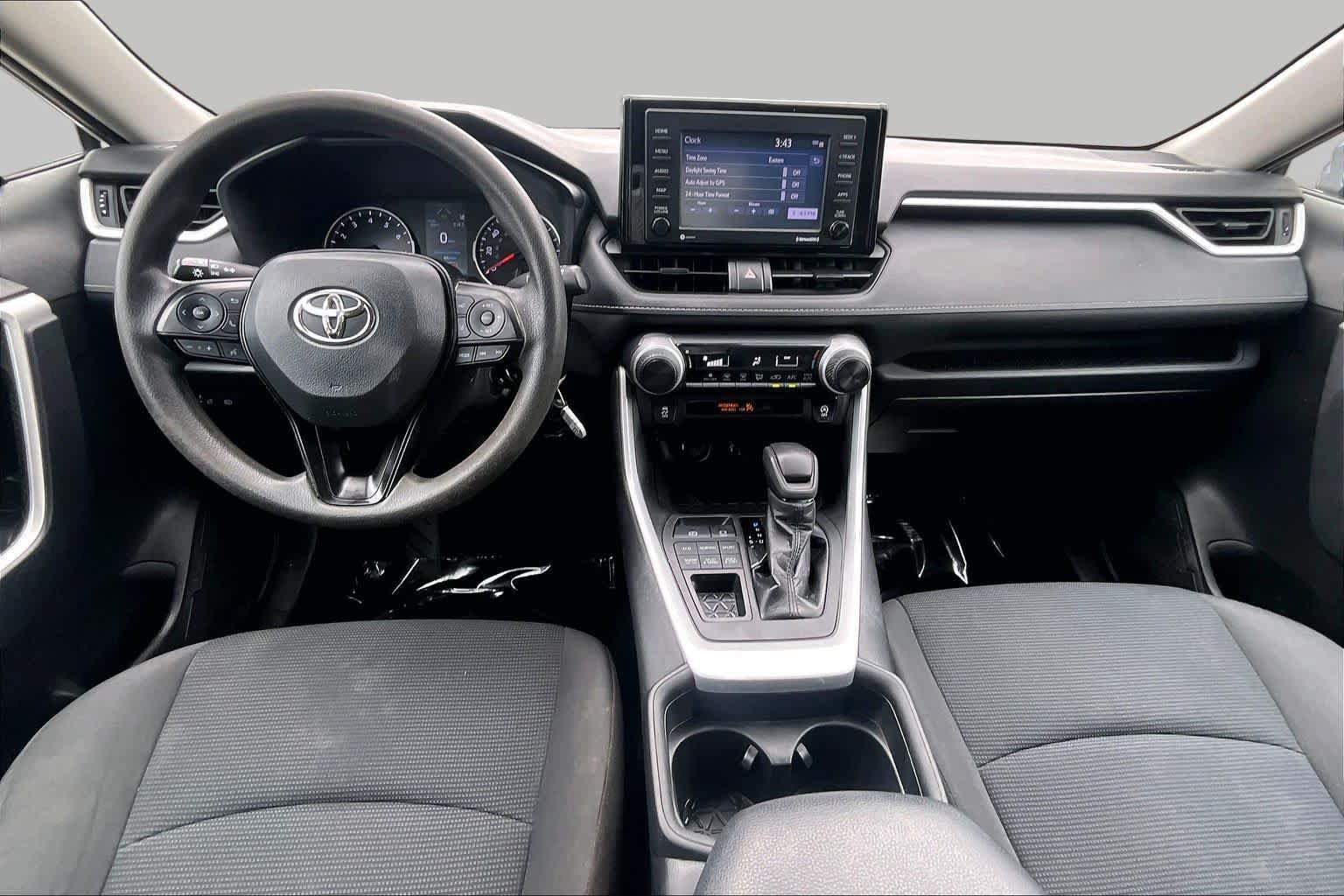 Used 2021 Toyota RAV4 LE AWD/4WD image 15