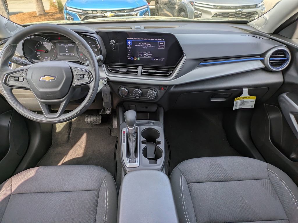 Used 2025 Chevrolet Trax LS w/ LS Convenience Package image 15