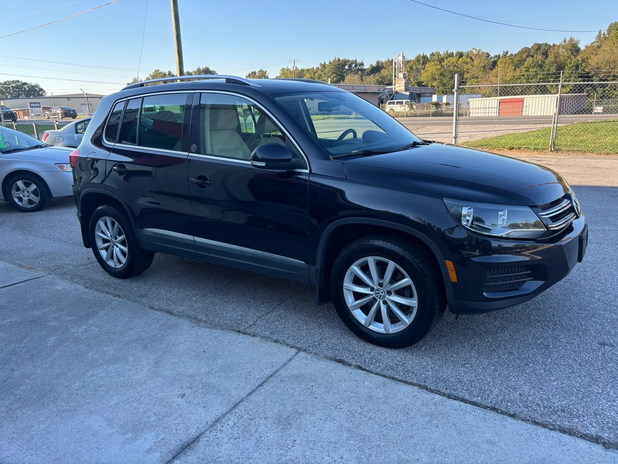 Used 2017 Volkswagen Tiguan Wolfsburg Edition AWD/4WD image 5