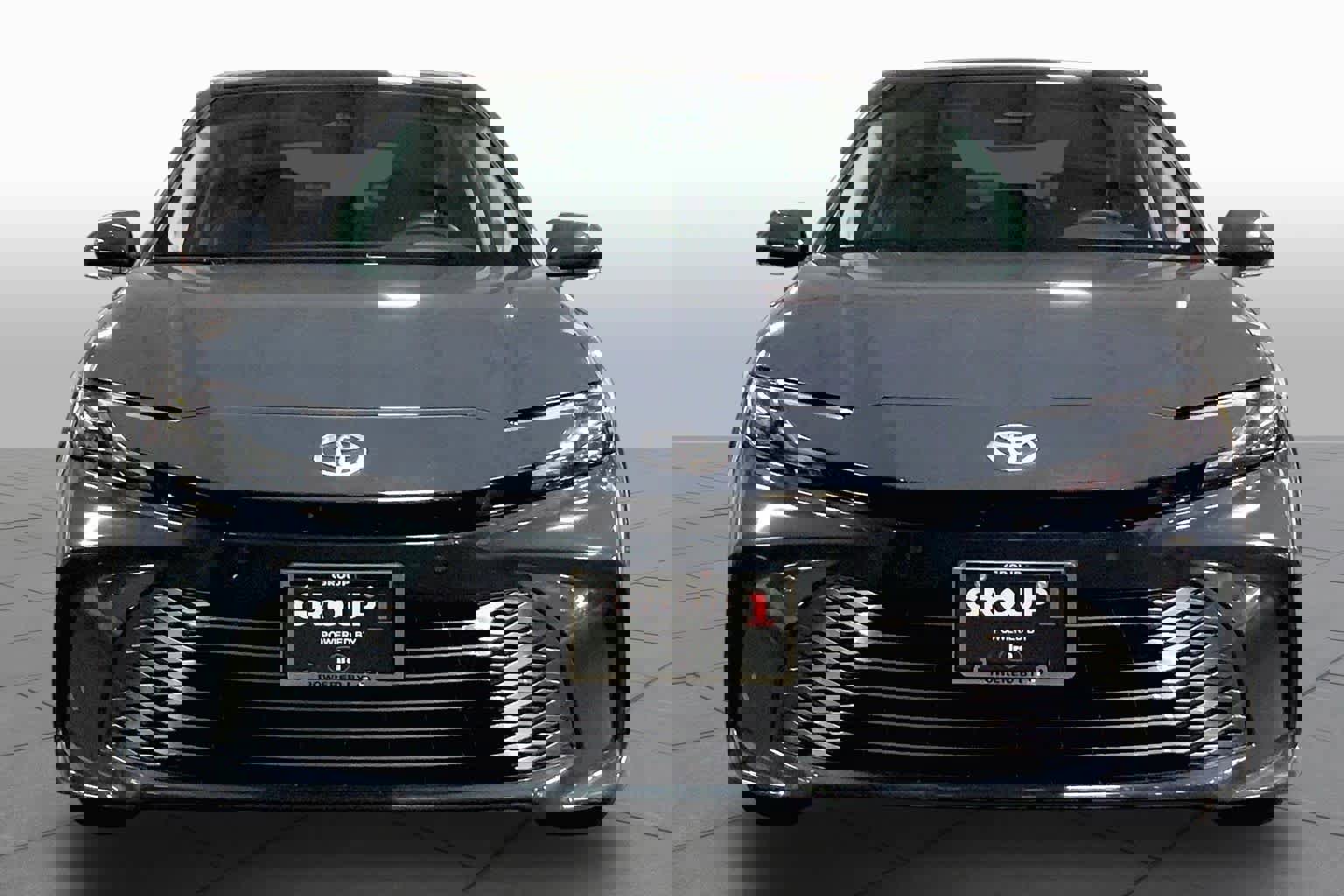 Used 2025 Toyota Camry XLE w/ Premium Plus Package image 4