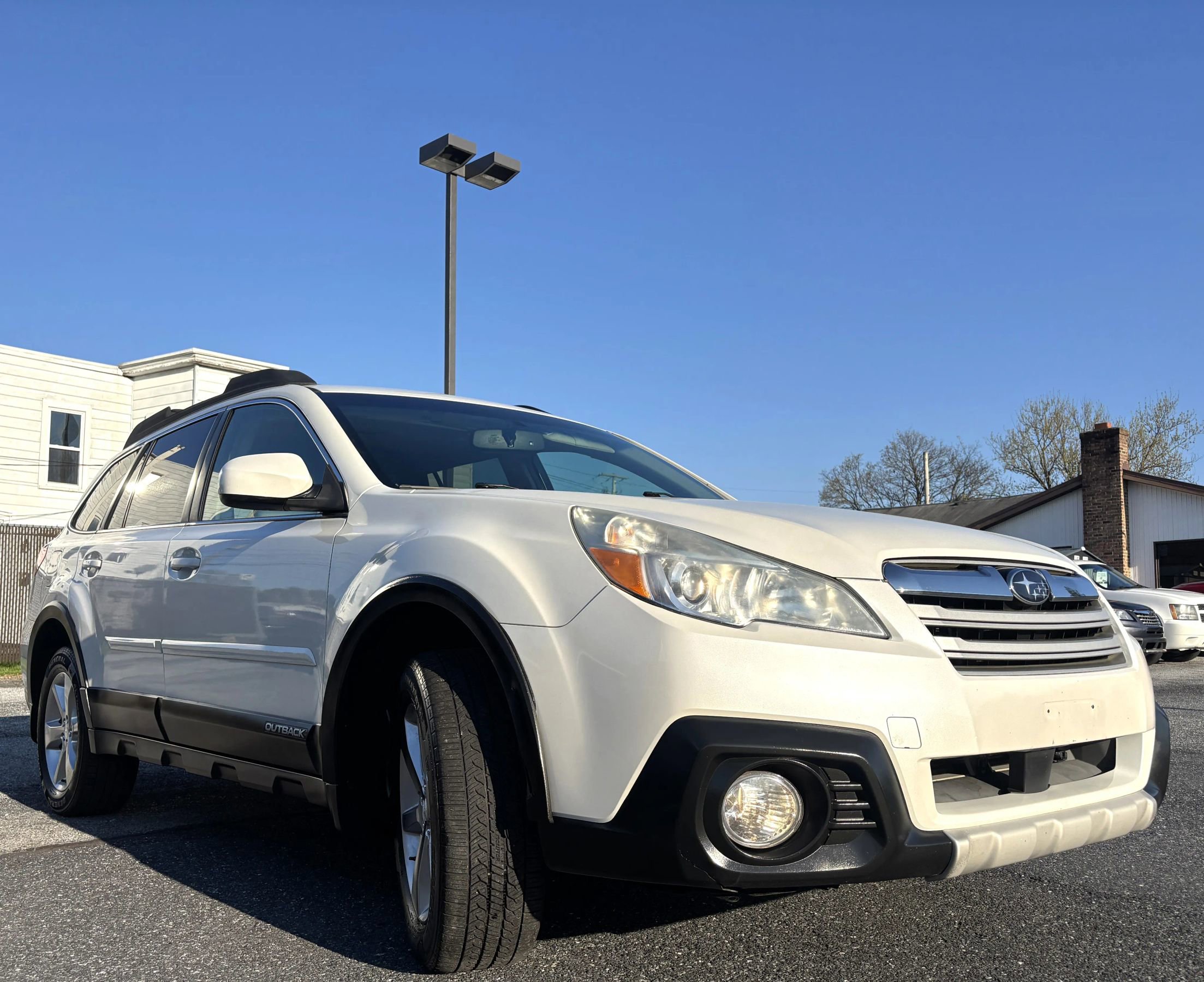 Used 2014 Subaru Outback 2.5i Limited w/ Moonroof Package AWD/4WD image 3