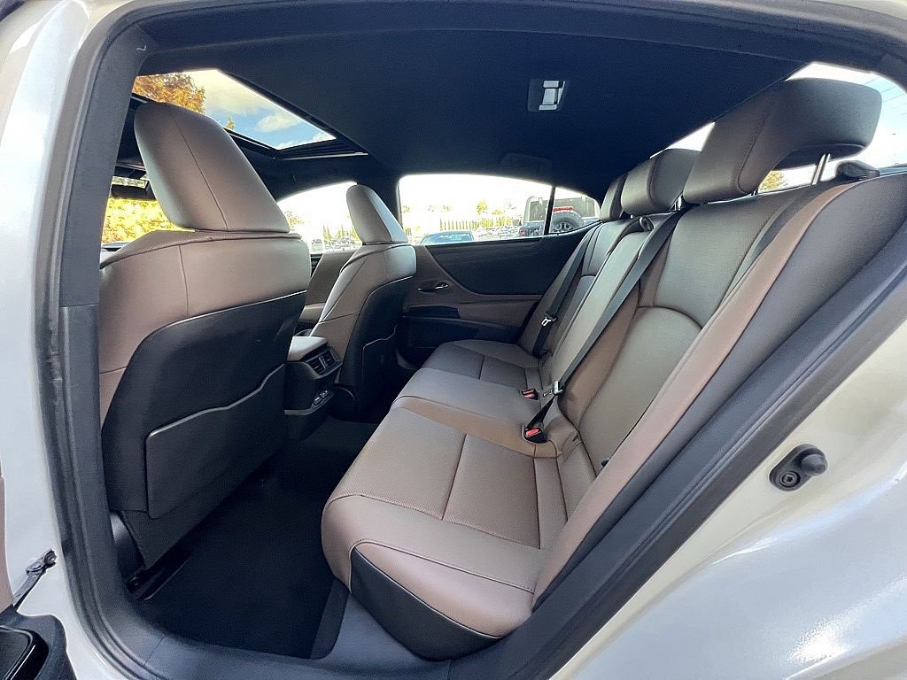 New 2025 Lexus ES 350 w/ Premium Package image 10