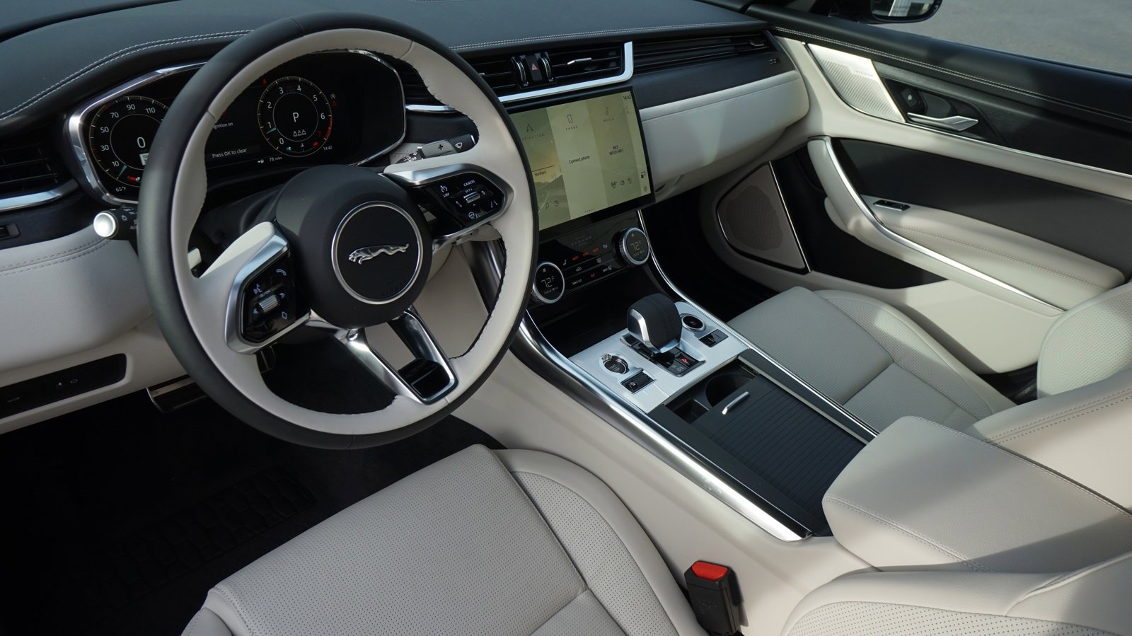 Used 2024 Jaguar XF R-Dynamic SE image 14