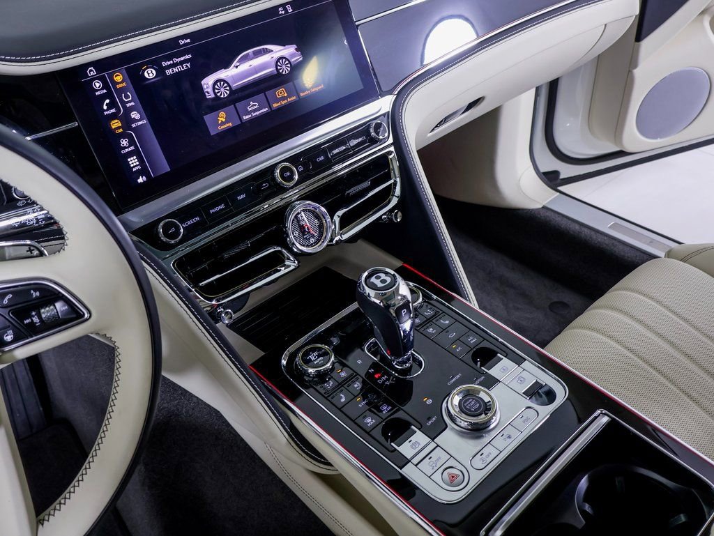 Used 2024 Bentley Flying Spur V8 image 34