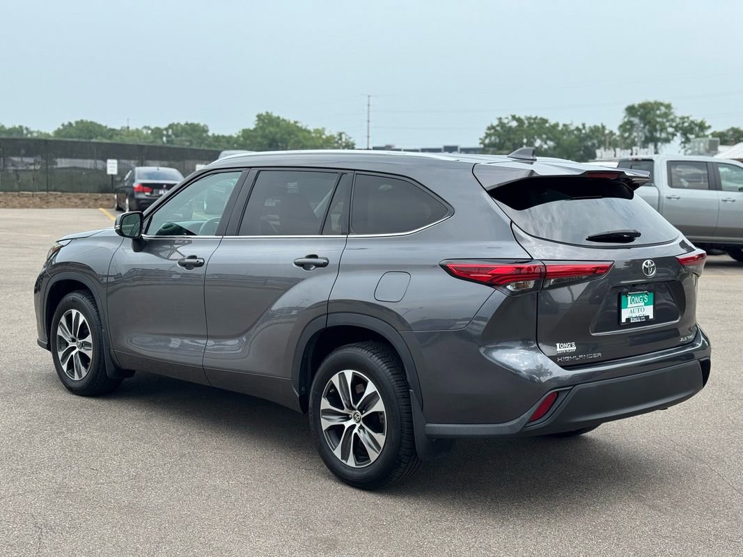 Used 2021 Toyota Highlander XLE image 6