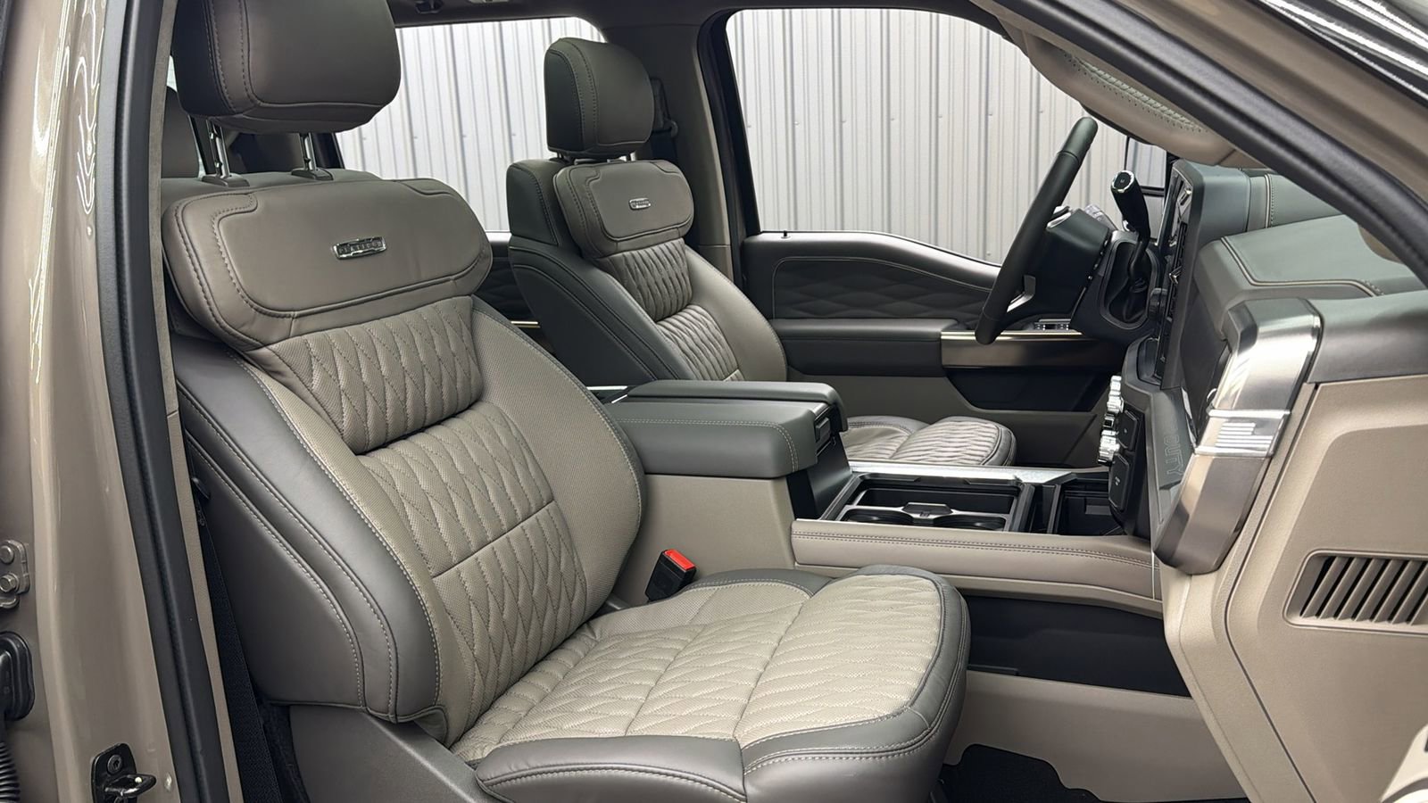 Used 2026 Ford F450 Platinum w/ Platinum Plus Package image 42