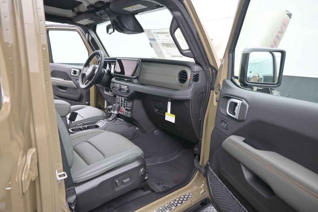 New 2026 Jeep Gladiator Mojave w/ Safety Group AWD/4WD image 17