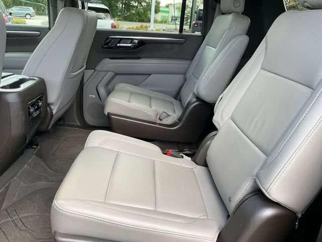 Certified 2025 Chevrolet Suburban LT w/ Comfort Package AWD/4WD image 17