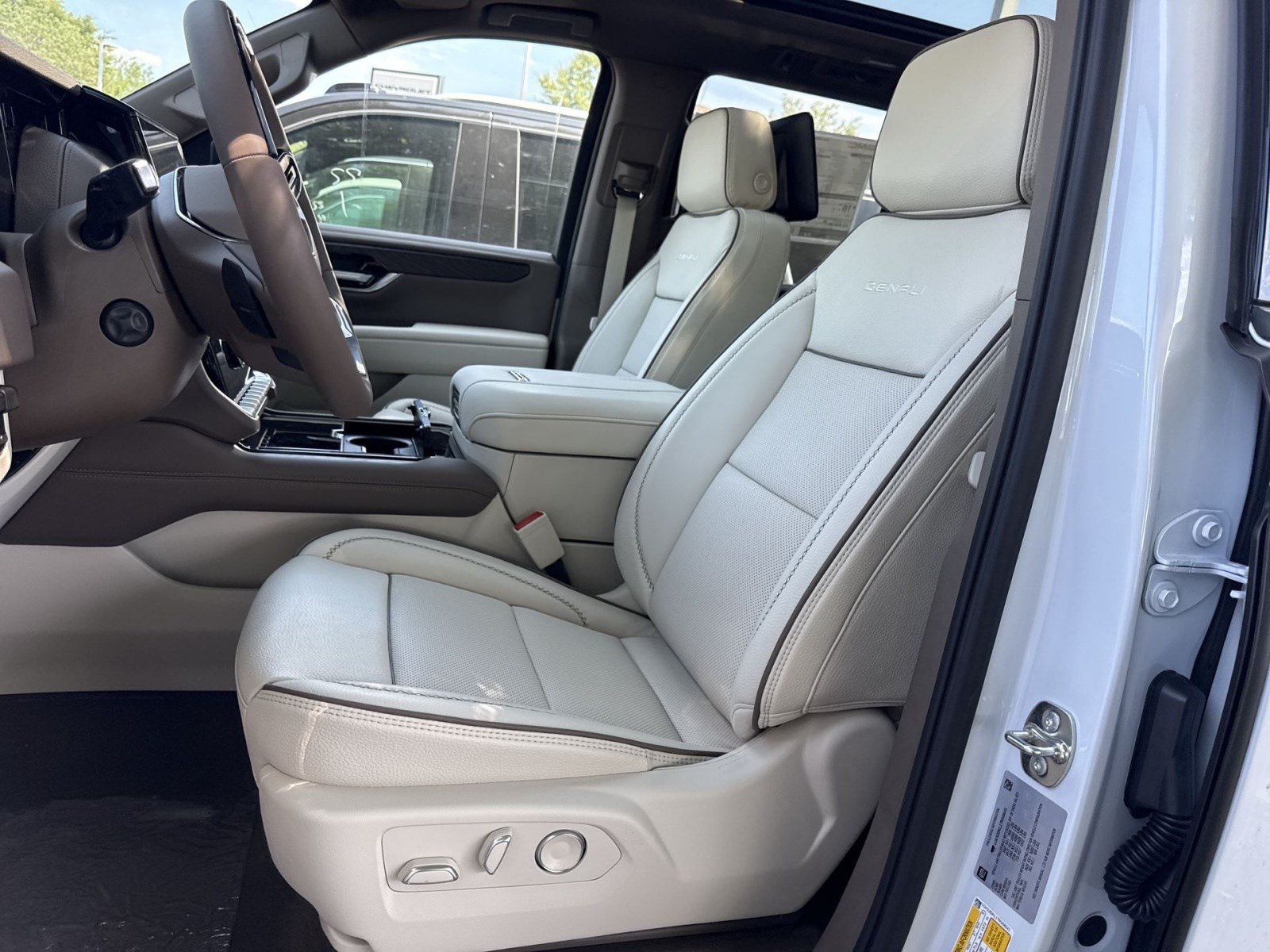 New 2026 GMC Yukon Denali w/ Advanced Technology Package AWD/4WD image 10