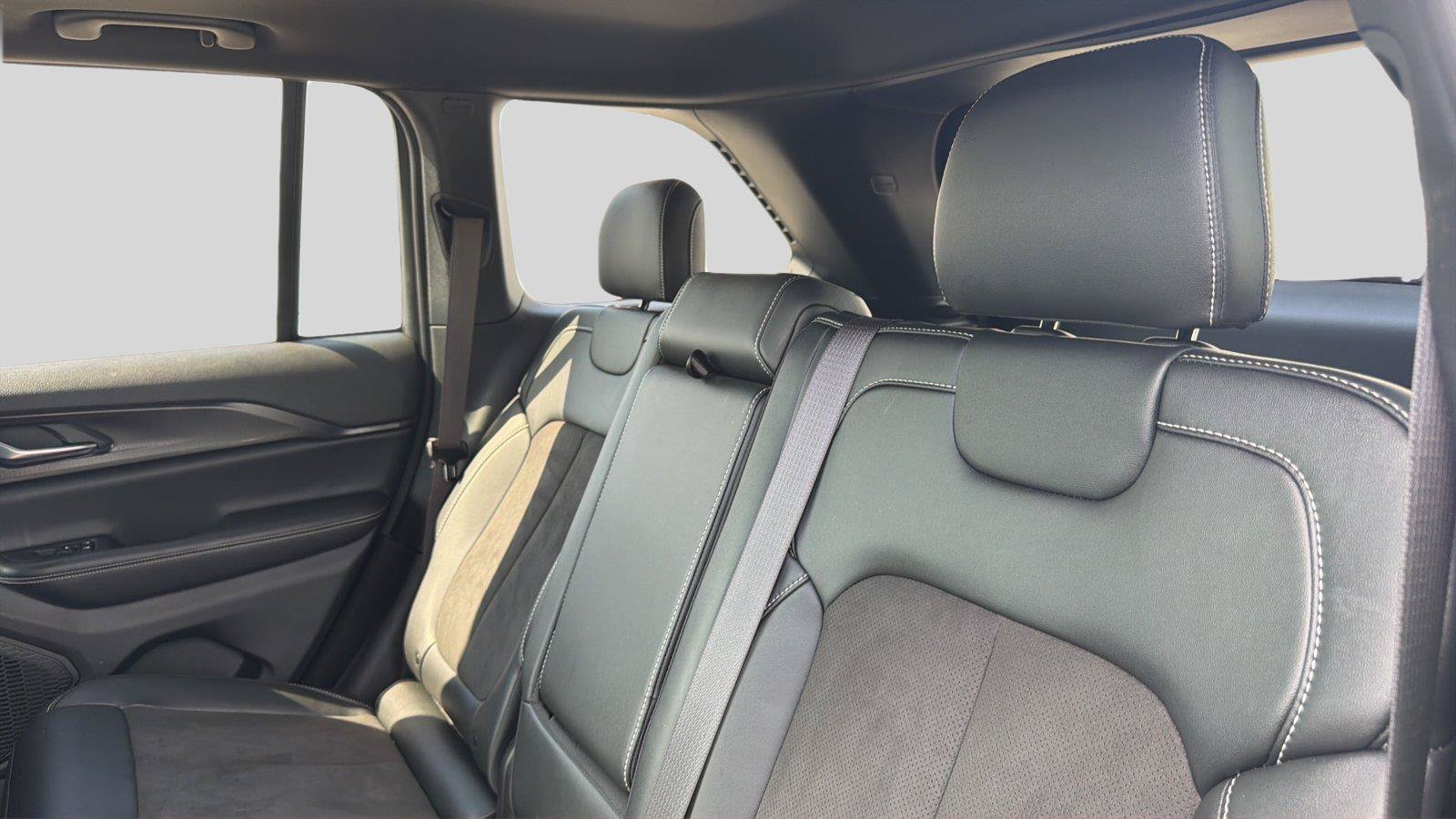 Used 2023 Jeep Grand Cherokee Altitude AWD/4WD image 18