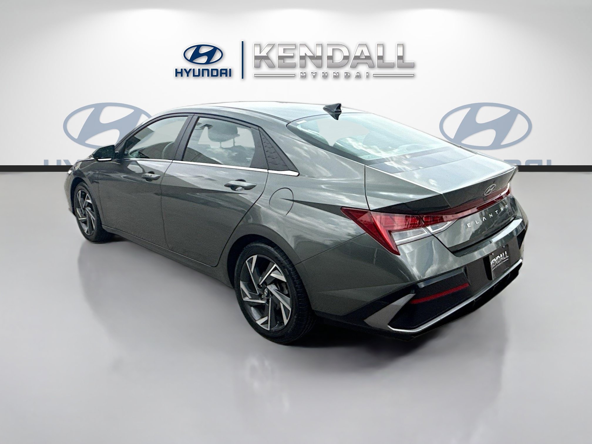 Used 2024 Hyundai Elantra SEL w/ Convenience Package FWD image 4