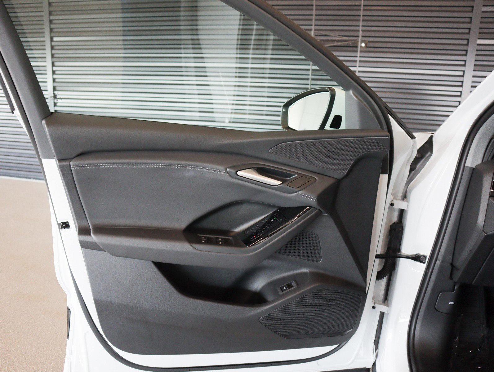 Certified 2025 Audi Q6 e-tron Premium w/ Convenience Package image 24