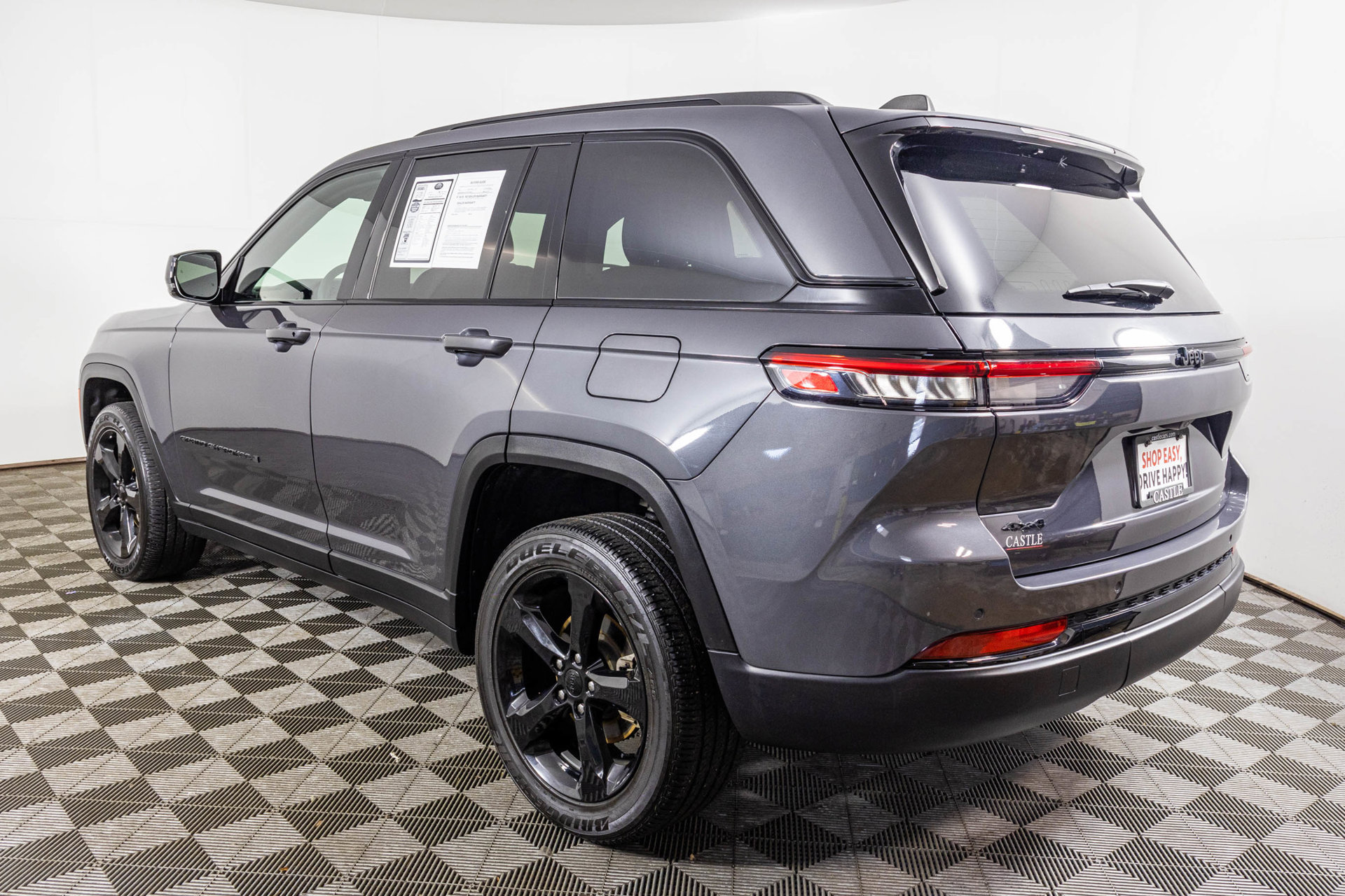 Used 2024 Jeep Grand Cherokee Laredo AWD/4WD image 21