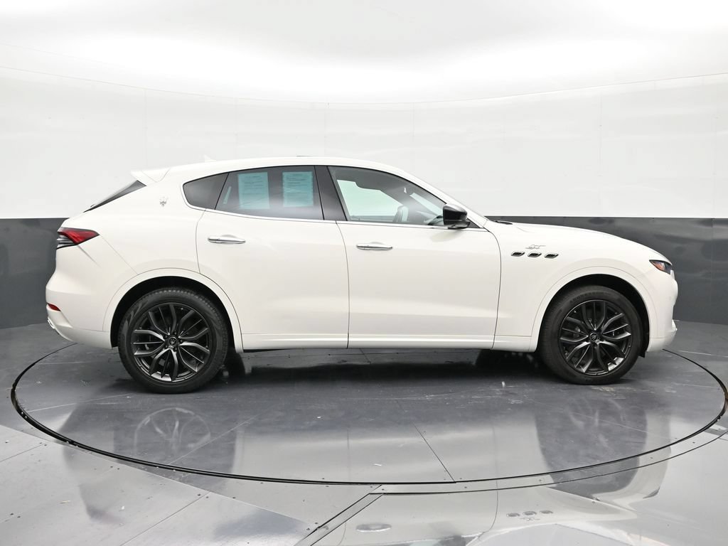 Used 2024 Maserati Levante GT Ultima AWD/4WD image 4