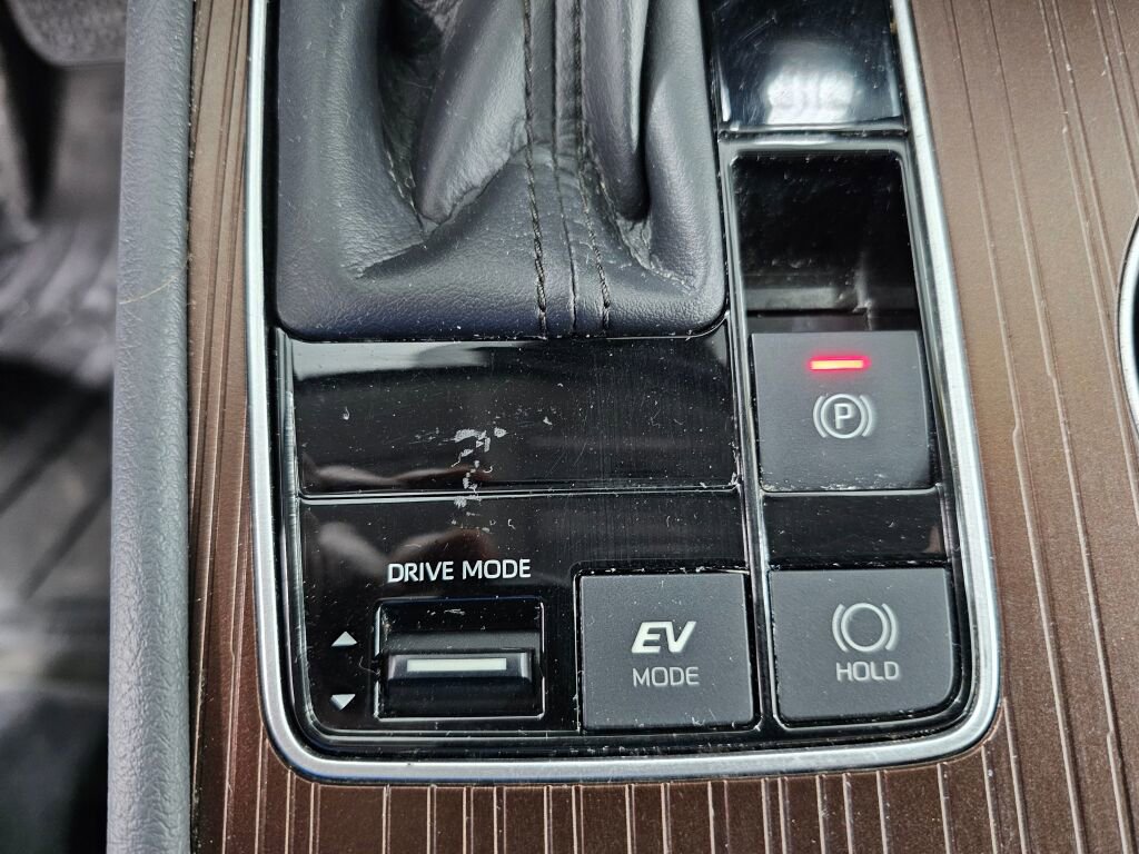 Used 2021 Toyota Sienna XLE w/ XLE Plus Package FWD image 26