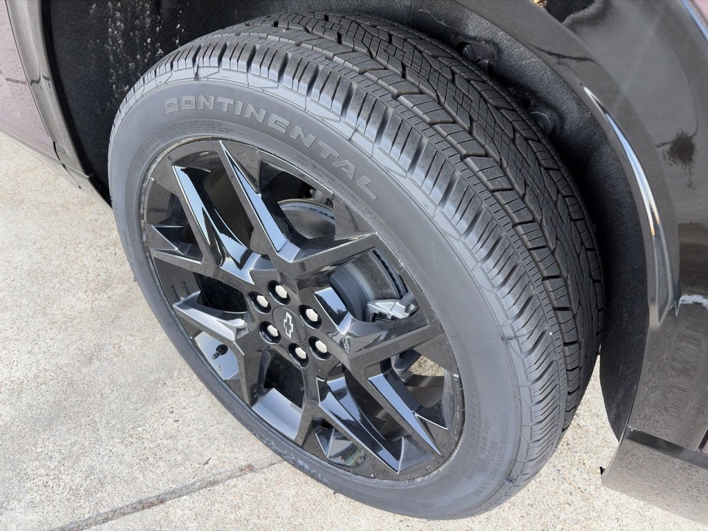 Used 2025 Chevrolet Traverse RS image 8