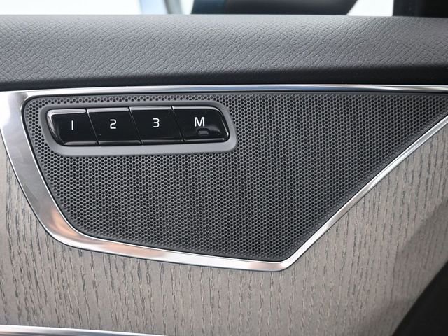 Used 2025 Volvo XC90 B6 Plus w/ Protection Package Premier image 27