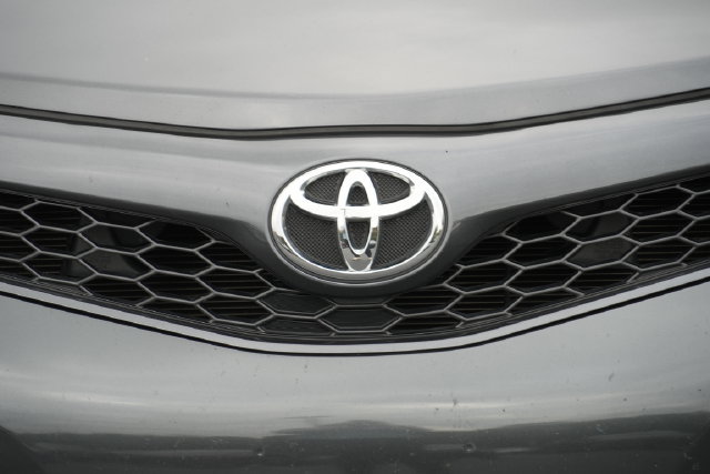 Used 2012 Toyota Camry SE FWD image 6