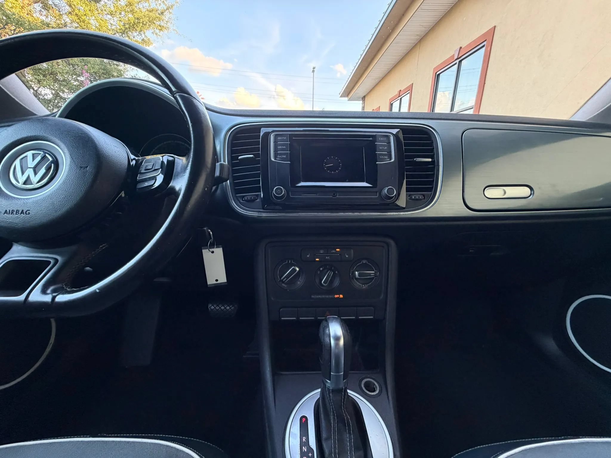 Used 2016 Volkswagen Beetle 1.8T Denim FWD image 30