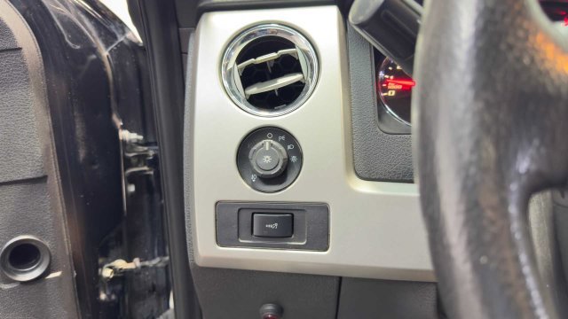 Used 2014 Ford F150 FX4 w/ Equipment Group 402A Luxury AWD/4WD image 30