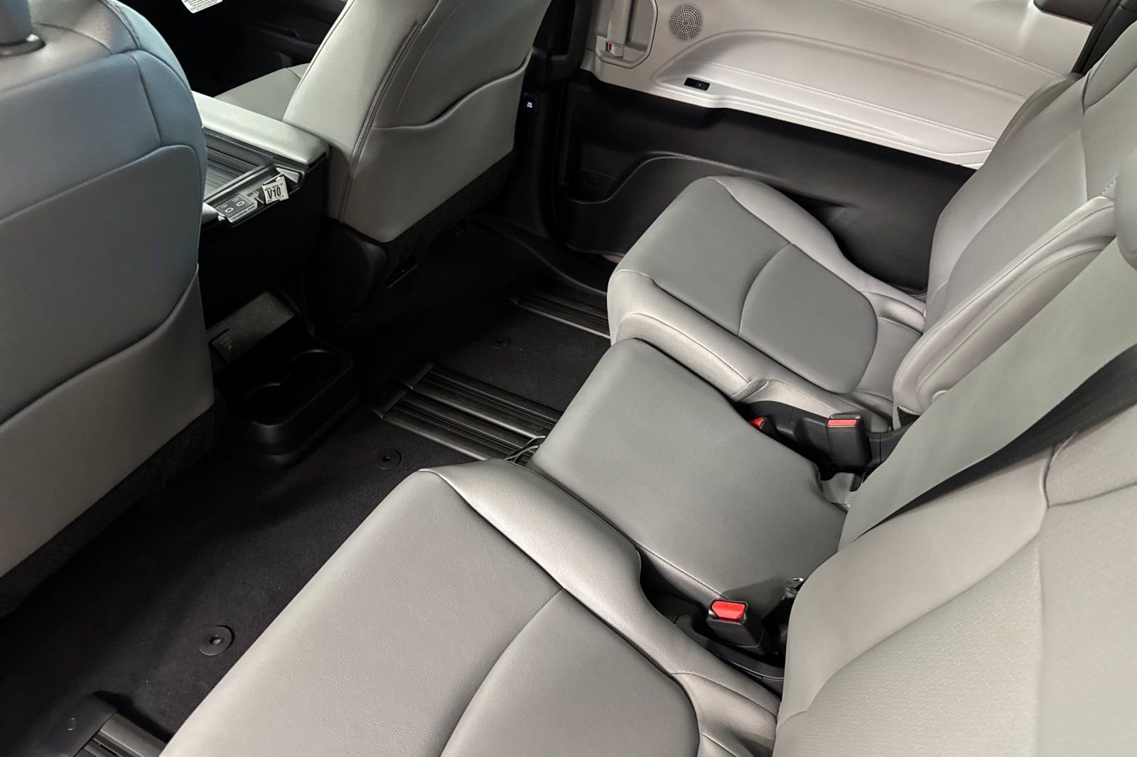 New 2026 Toyota Sienna XLE image 8