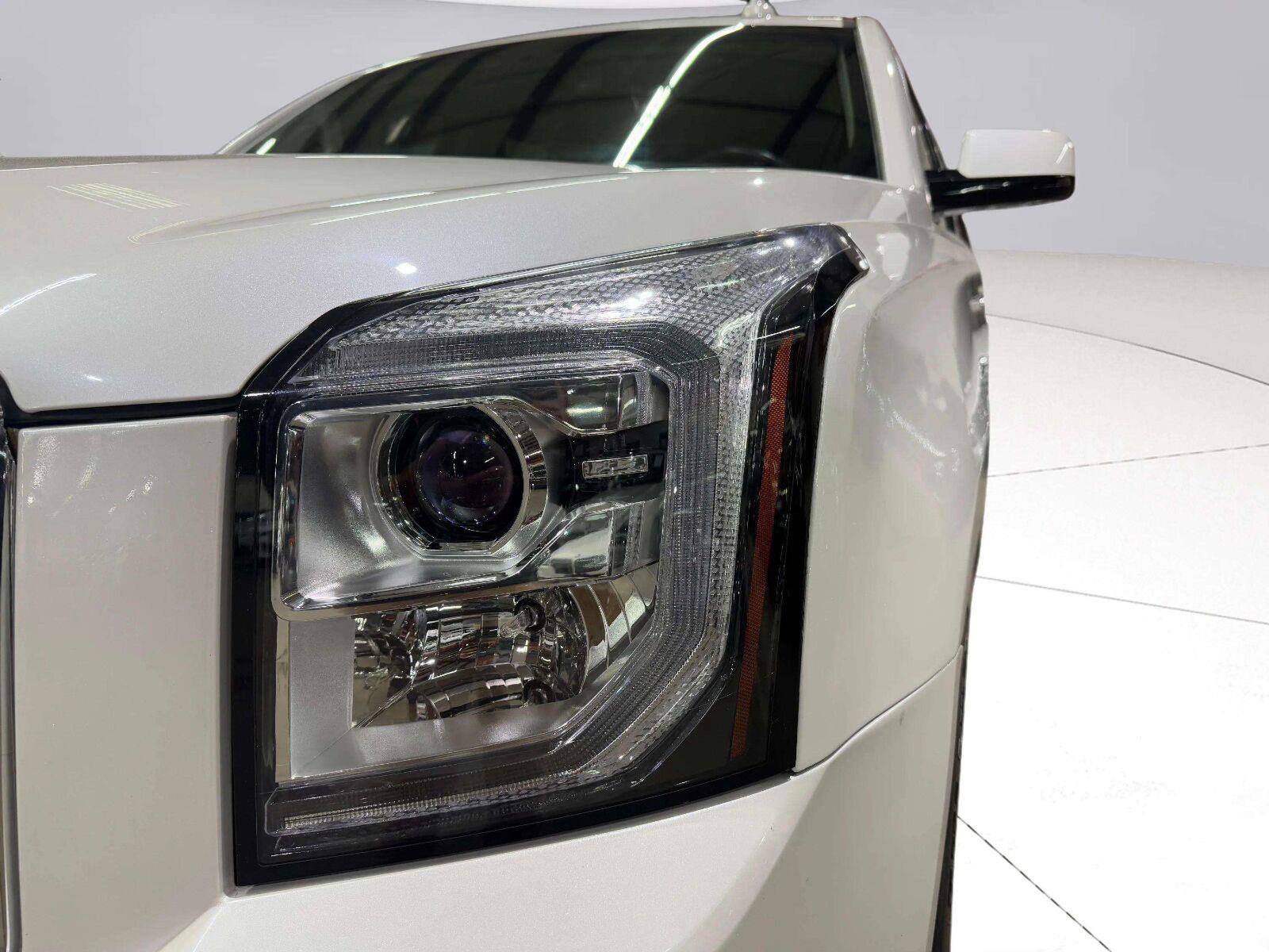 Used 2016 GMC Yukon Denali w/ Open Road Package AWD/4WD image 11