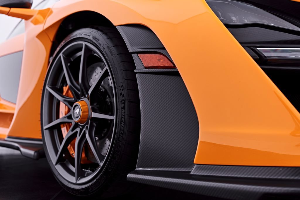 Used 2019 McLaren Senna RWD image 35