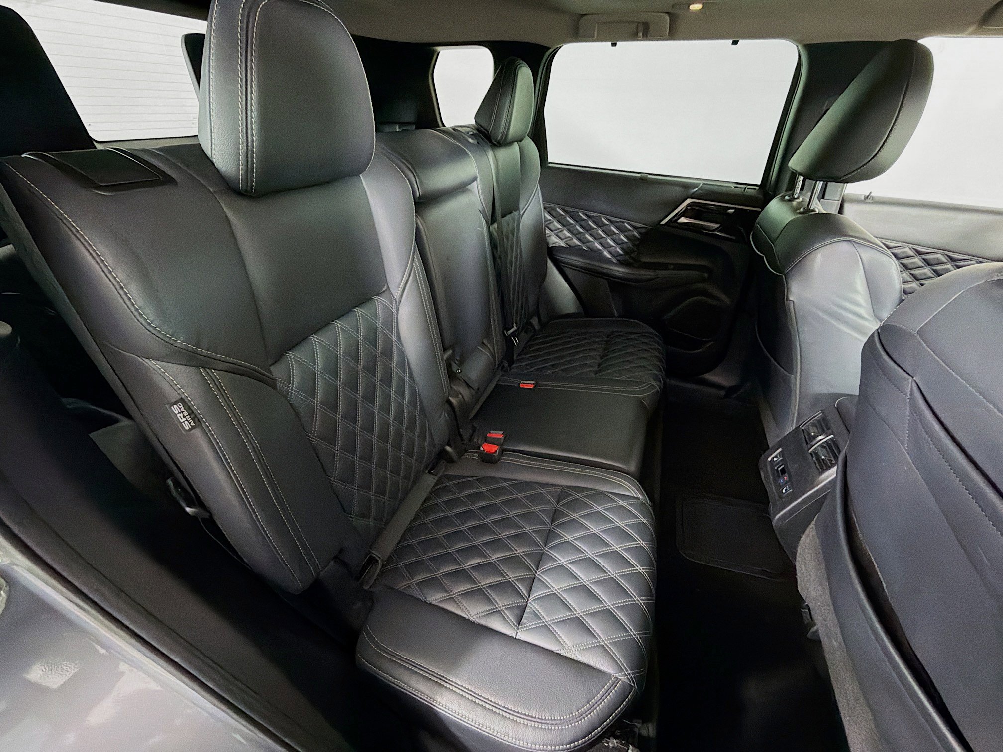 Used 2023 Mitsubishi Outlander SEL image 30