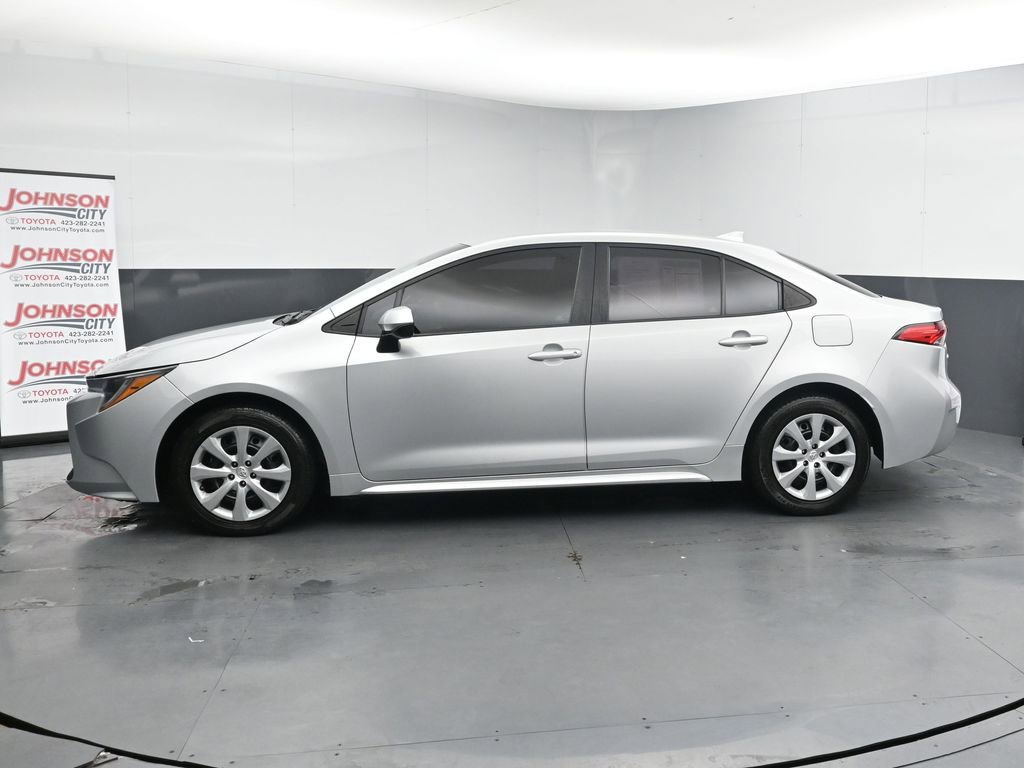 Used 2022 Toyota Corolla LE image 4
