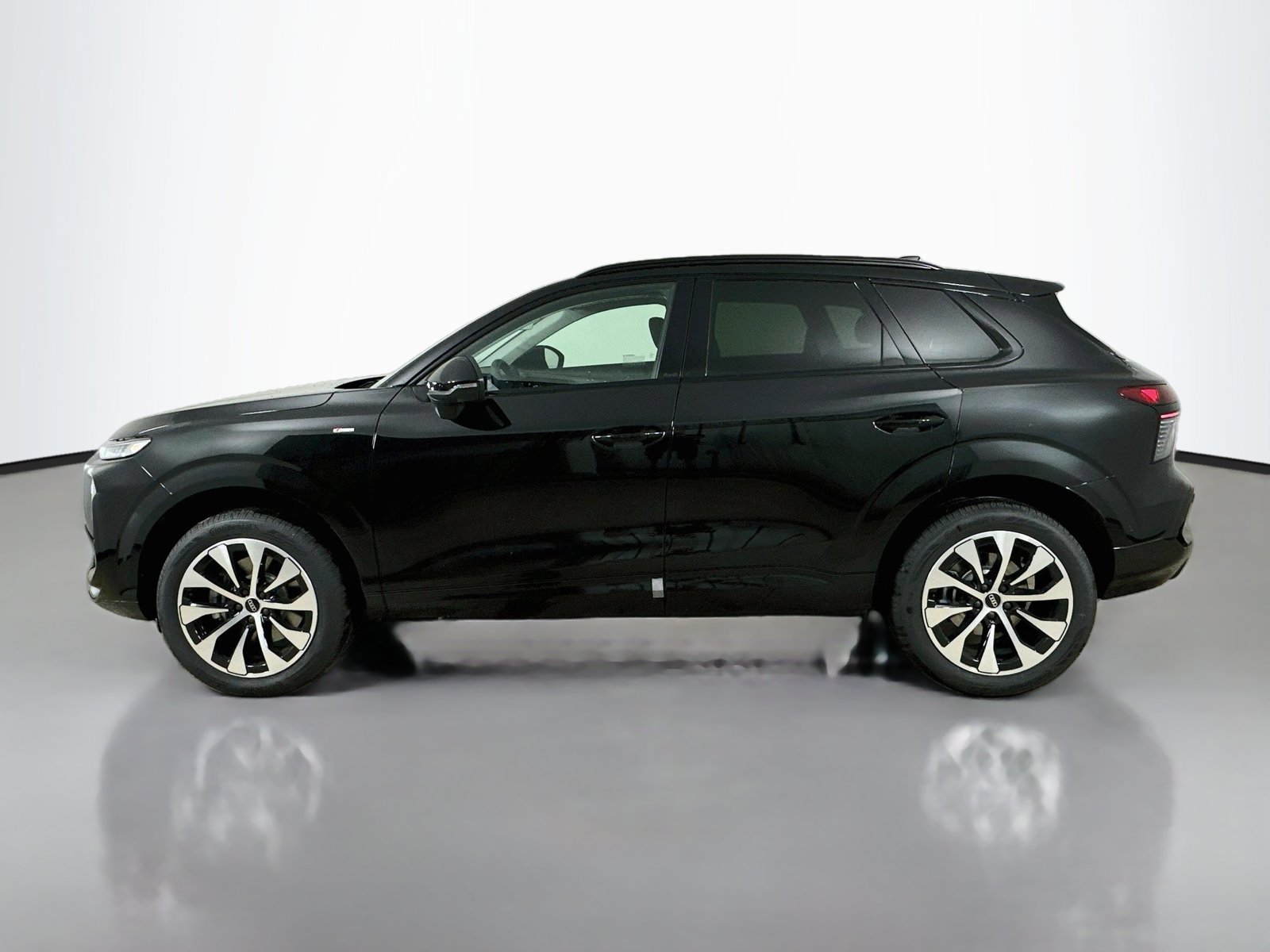 New 2026 Audi Q3 quattro 2.0T AWD/4WD image 8