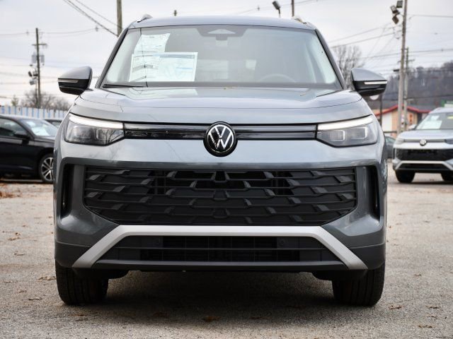 New 2026 Volkswagen Tiguan SE FWD image 2