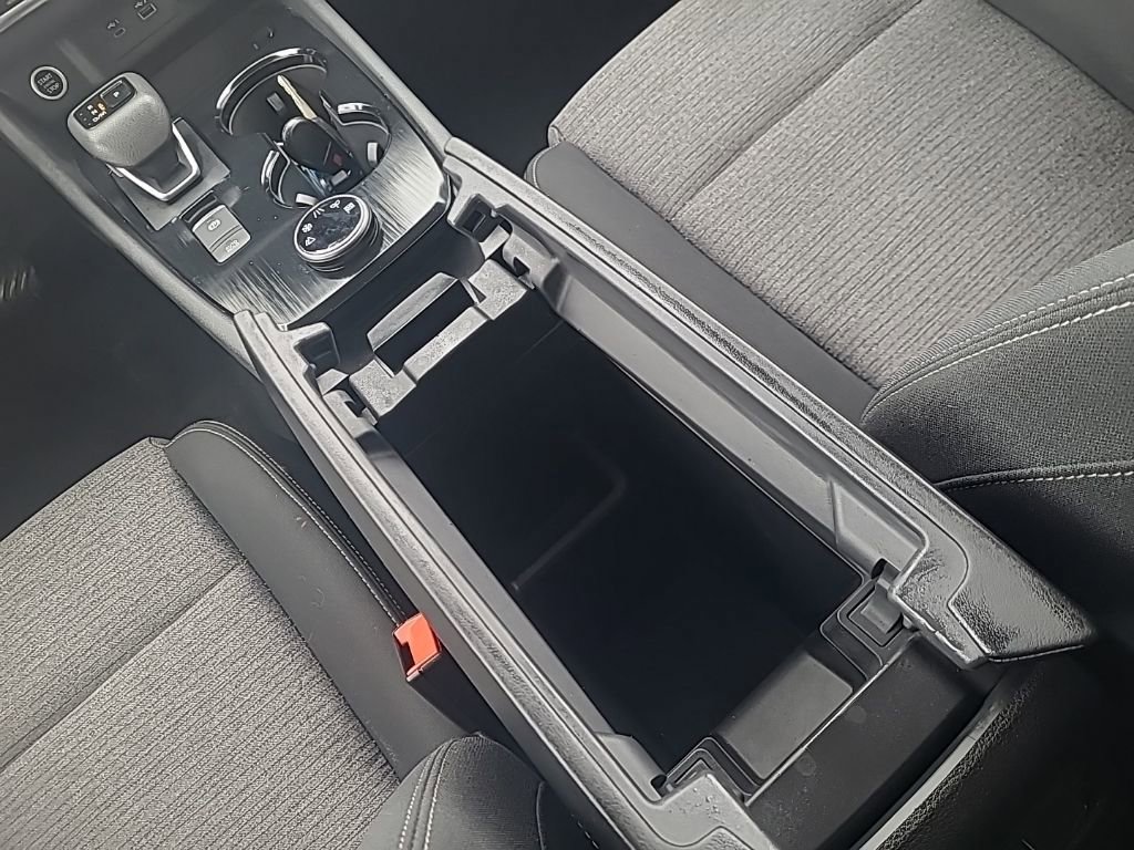 Used 2023 Nissan Rogue SV image 16