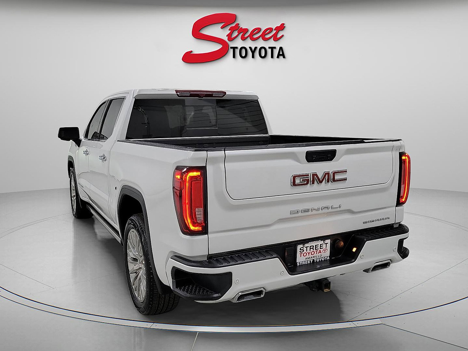 Used 2022 GMC Sierra 1500 Denali AWD/4WD image 2
