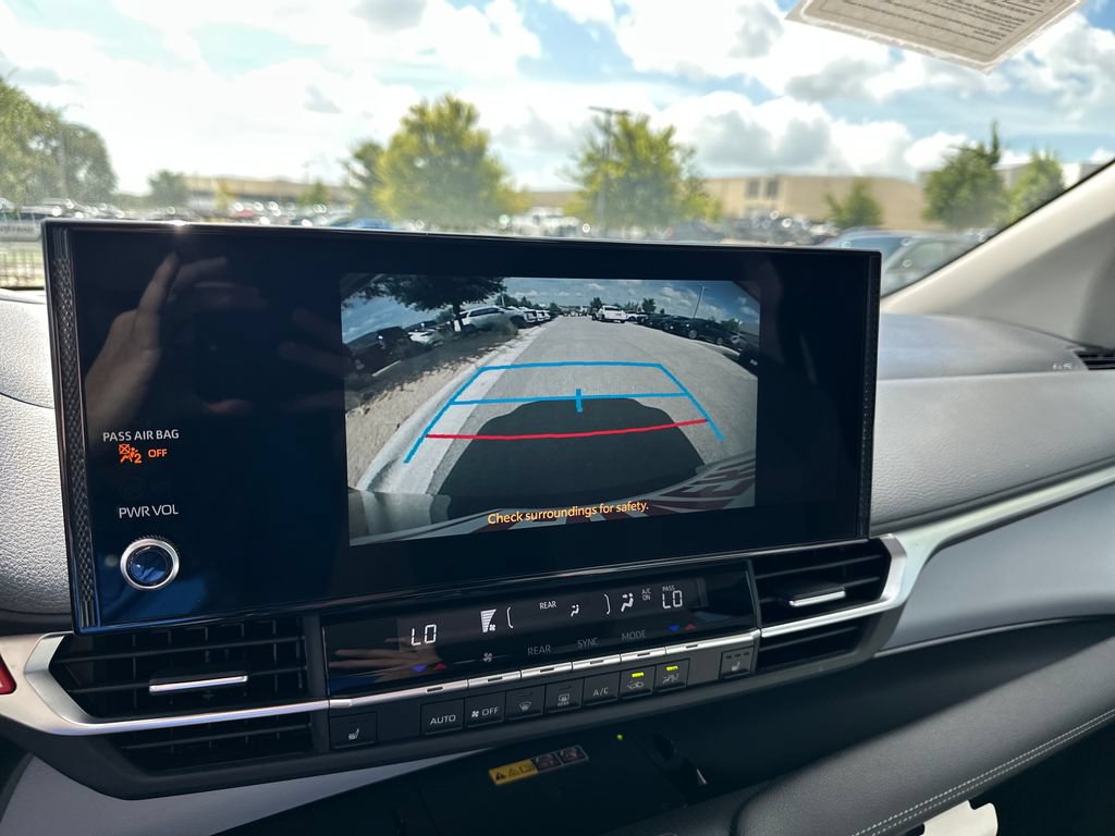 Used 2025 Toyota Sienna XLE FWD image 31