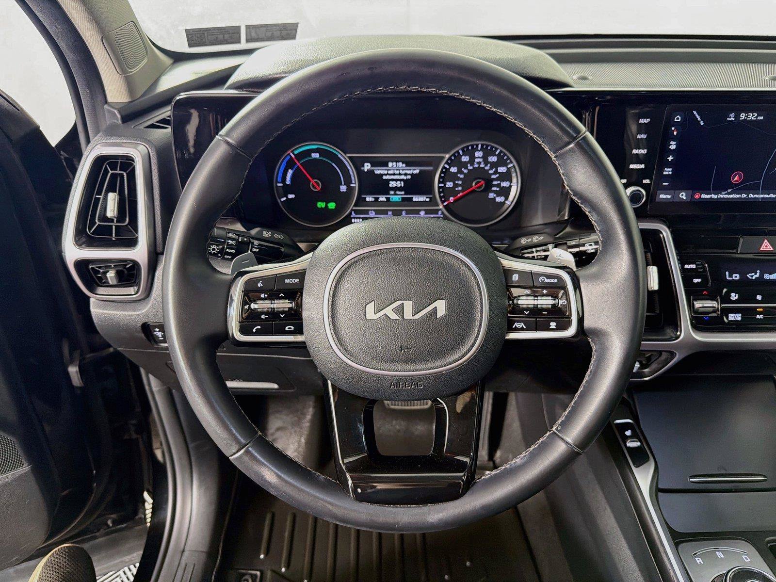 Used 2023 Kia Sorento EX w/ Panoramic Sunroof Package AWD/4WD image 3