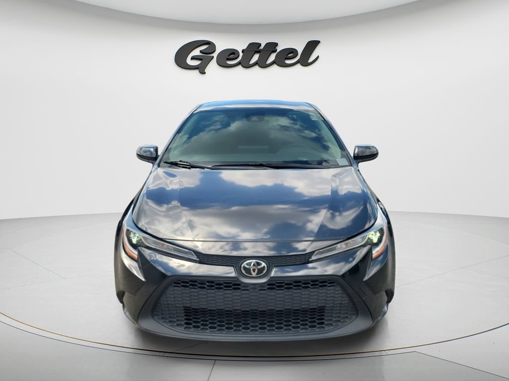 Used 2022 Toyota Corolla LE FWD image 2