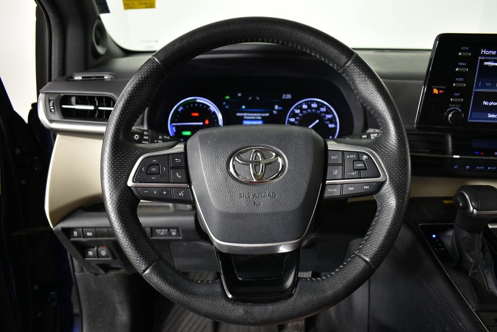 Used 2021 Toyota Sienna Limited image 34